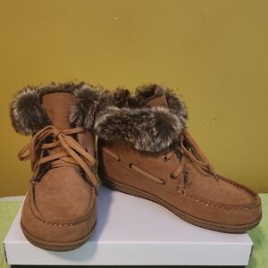 Cozy Brown Fur-Lined Women's Boots